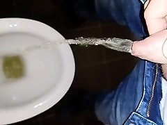 175 - indian old nanny pee with initial difficulties