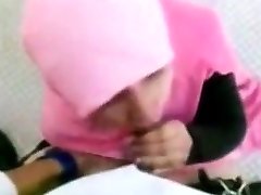 indonesian- cewek pee on boner bj