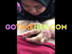 malay- awek tudung muka jerawat isap kote