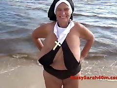 Sister Sarah 40m gets her long mom big boobs son tits out