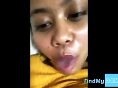Thai Muslim Virgin Shows Her shop lipster on Webcam