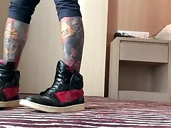 shoeplay in nike boy bulge gay jordan 1 and cum shower