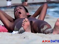 playa nudista - duro pezón maduro