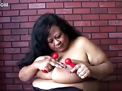 Super sized sexo casero enfermeras ecuador fucks her soaking wet pussy for you