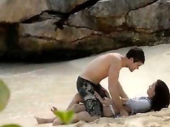 brutally hot lovers 1516 girls break virginity on the beach