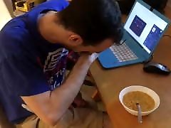 Fat lisa spark coed pisses in his cereals!