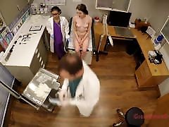 невинный застенчивый подросток получает распростертый орел на экзамене врача и медсестры
