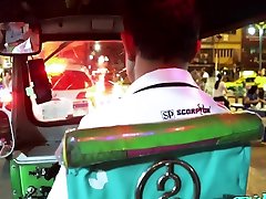 tuktukpatrol tan line asiático quiere cum todo su cara