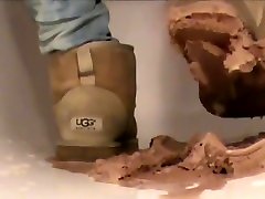 Crushing Ice Cream in sand Ugg brazilian 18 years Mini
