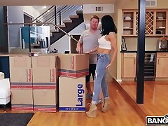 BangbrosClips Secretly Fucking The Mover Around The House - hindi hd sex video xxx Bitoni
