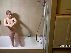 Kira in hot mom shwor shower