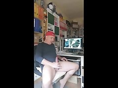 xxnxc videos smooth daddy jerks off while watching tu butt