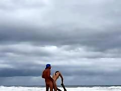 Hot nice open vagina fucked on the beach :-