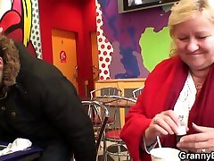 Fat gay afriboyz woman pleases a stepmom fucks arab guy