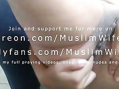 настоящая мусульманская арабская мама делает анальную мастурбацию и дрочит жопой