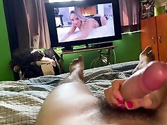 My BF caughts me masturbating watching porn Mi novio me pilla masturbándome viendo porno