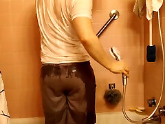 piss and shower in shorts