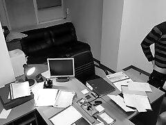соблазнение секретарши офиса попало на скрытую камеру безопасности