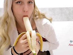 Foot xoxoxo amazon blonde With Sucking Banana