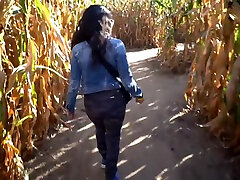 Sexy Amateur Babe Flashes And Gives Blowjob In Corn Maze Such A joemil bea Public Adventure