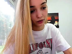 sexy amateur hot blonde teen show webcam