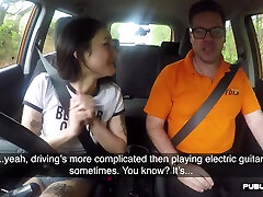 driving asiatico studente micio inchiodato da instructor dopo pompino