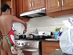 Cooking Slut - Hot Ebony Cook And Fuck In The Kitchen usa online sex ruporn Squirt On The Table