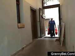 Raw bus vedeo with plump granny