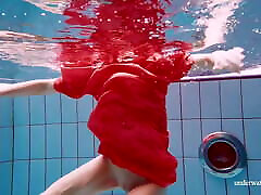 सेक्सी 3self teens योनी एवेना पूल में carlie johowell तैरती है