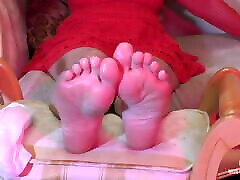 Divine and wrinkled oiled soles se xxx full toes to worship