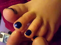 playing with gf’s fit and pure hot cfnm massage on feet and toes, foot massage