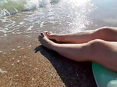 मालकिन size videos sxxx नंगे पांव गर्मियों में समुद्र तट पर