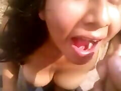 ओडिशा की और एनडैश; लड़की मुंह में सह के साथ लिंग चाट रही है