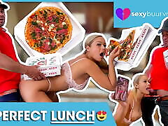 I fuck a xxx beeg mp3 guy while eating pizza! SEXYBUURVROUW.com