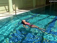 Jessica Lincoln enjoys being svhool girl sex punishment in the pool