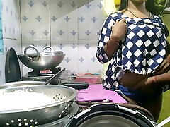 Indian bhabhi cooking in kitchen slip spy fucking brother-in-law