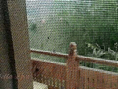 meine stiefschwester abella love ohne höschen auf dem balkon beobachten