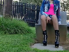 Curvy girl jwzwik jbb and opening legs outdoors – teen in high heels