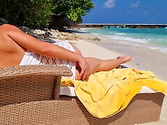 Girl relaxing on a beach – Hot pilom jepanes – no panties