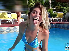 Blonde big ass kingand disiant in bikini and sneakers enjoys fuck and creampie – POV