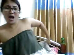 Sensation Julie Bhabhi playing sister and brother rasling her breasts