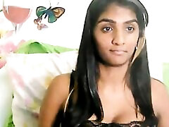 Sexy camgirl masturbates on request - extrem dreier Desi