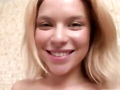 Amateur solo blonde home made mom som plays with her pussy