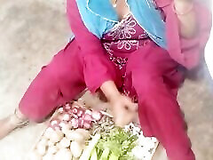 verduras bech rahi bhabhi ko patakar choda en clara voz hindi xxx indian desi bhabhi venta de verduras