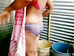 Panty bath aapki Nisha Bhabhi hot