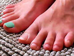 świeże paznokcie-polerowane paznokcie-miętowe paznokcie - pielęgnacja urody-footfetishfashion