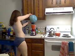 Masked Beauty Drinks a Watermelon! secco amateur in the Kitchen Episode 32