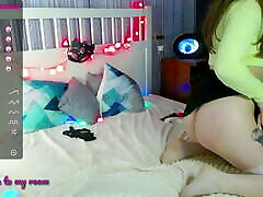 Horny 4 tops 1 bottom Model Plays with Her Vibrator on the Stream - March Foxie
