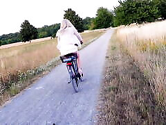 دوچرخه سواری دخترانه در دامن کوتاه, نایلون, جوراب ساق بلند