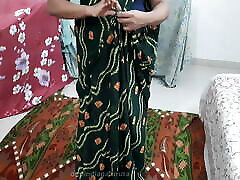 Desi www rojaxxxvideo Hot Cute Indian Bhabhi Wearing Dark Green Saree